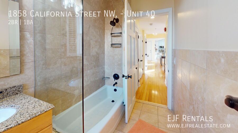 Top Floor Fully Furnished 1,000 Square Foot One Bedroom Plus Den in Kalorama property image