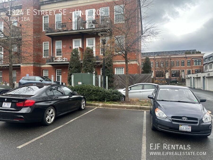 Stunning Fully Furnished Capitol Hill One Bedroom W/Parking Included! property image