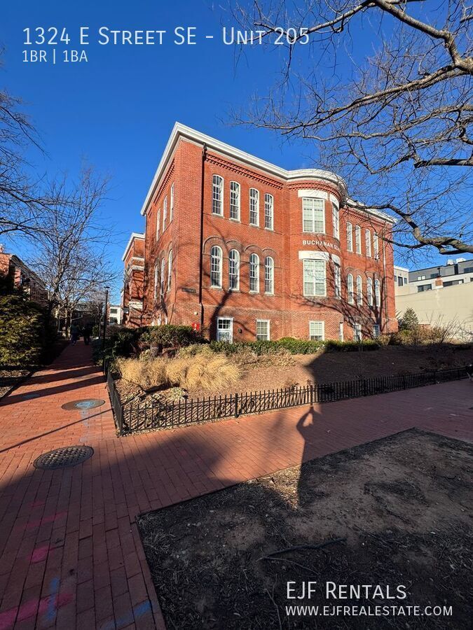 Stunning Fully Furnished Capitol Hill One Bedroom W/Parking Included! property image