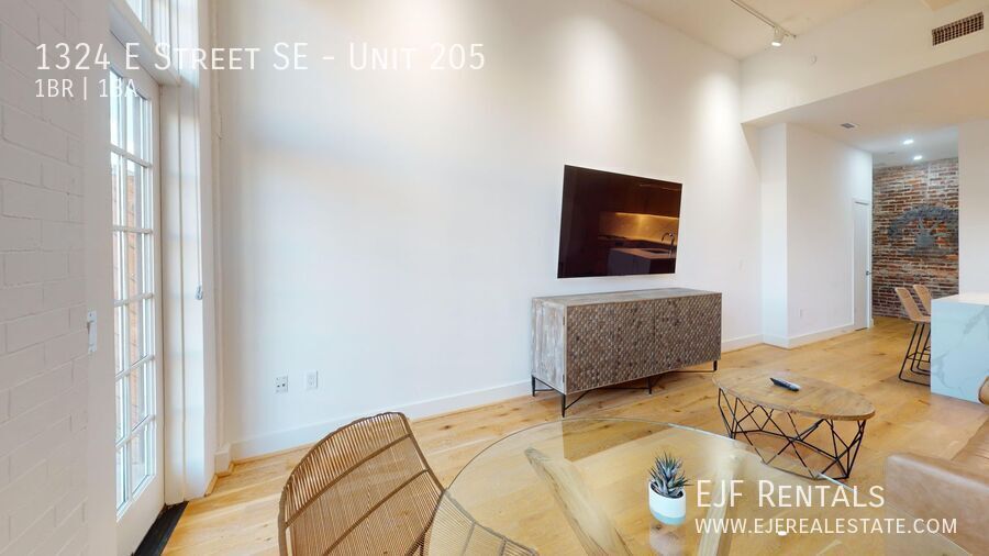 Stunning Fully Furnished Capitol Hill One Bedroom W/Parking Included! property image