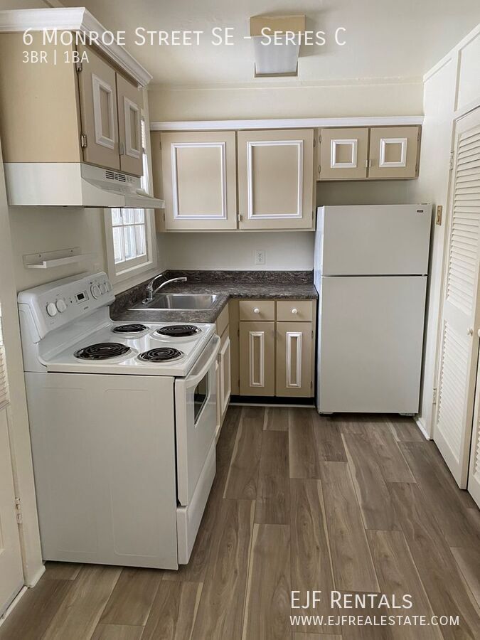 Cute Downtown Duplex by W&OD Trail property image