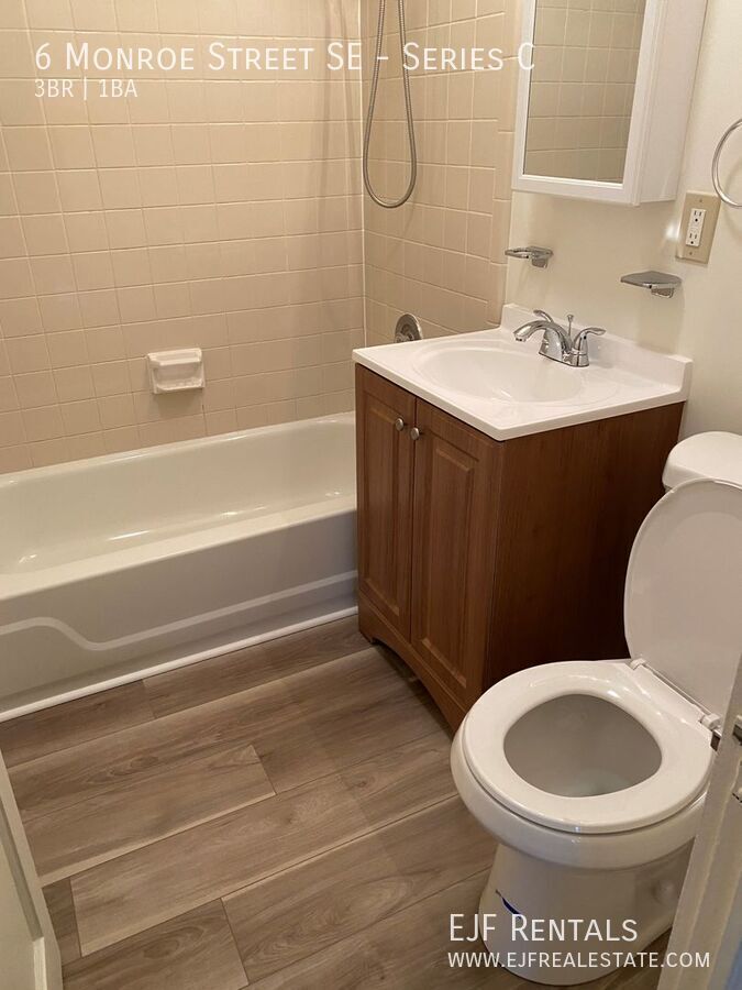 Cute Downtown Duplex by W&OD Trail property image