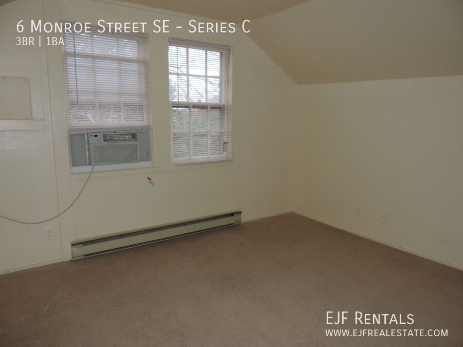 Cute Downtown Duplex by W&OD Trail property image