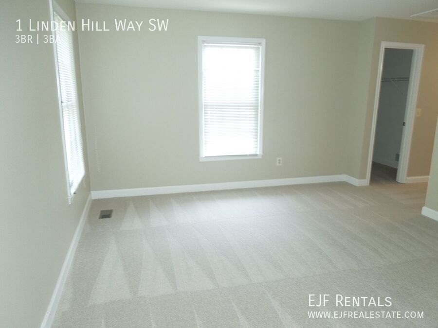 Linden Hill's House with Garage property image