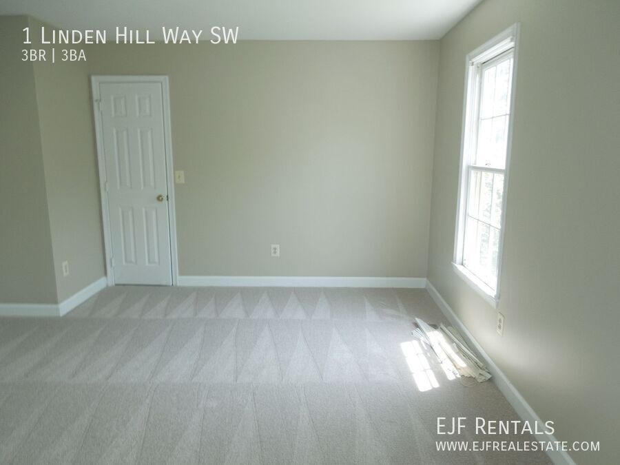 Linden Hill's House with Garage property image