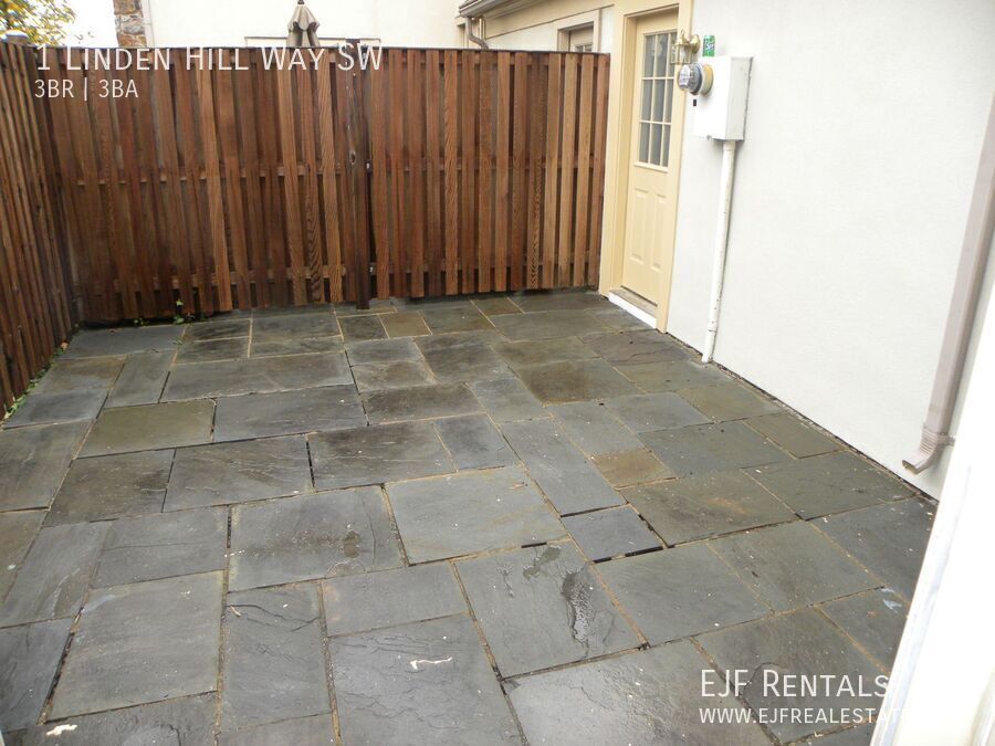 Linden Hill's House with Garage property image