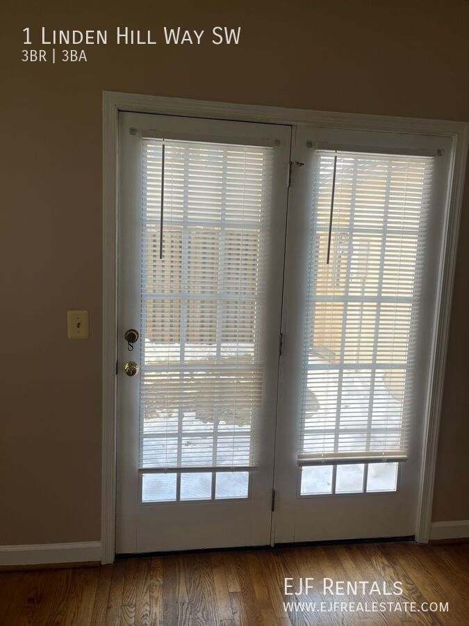 Linden Hill's House with Garage property image