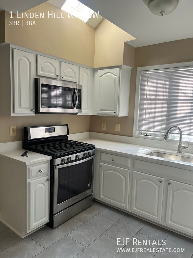 Linden Hill's House with Garage property image