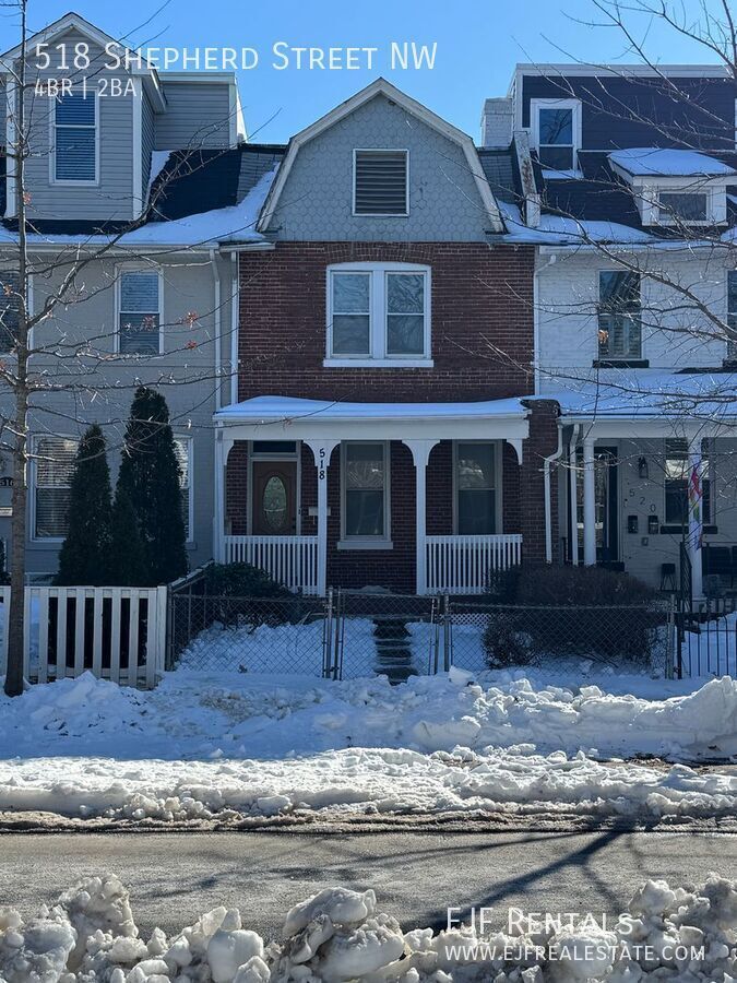 Four Bedroom 2,500 Square Foot House W/Back Patio, Multiple Kitchens/Laundry Facilities property image