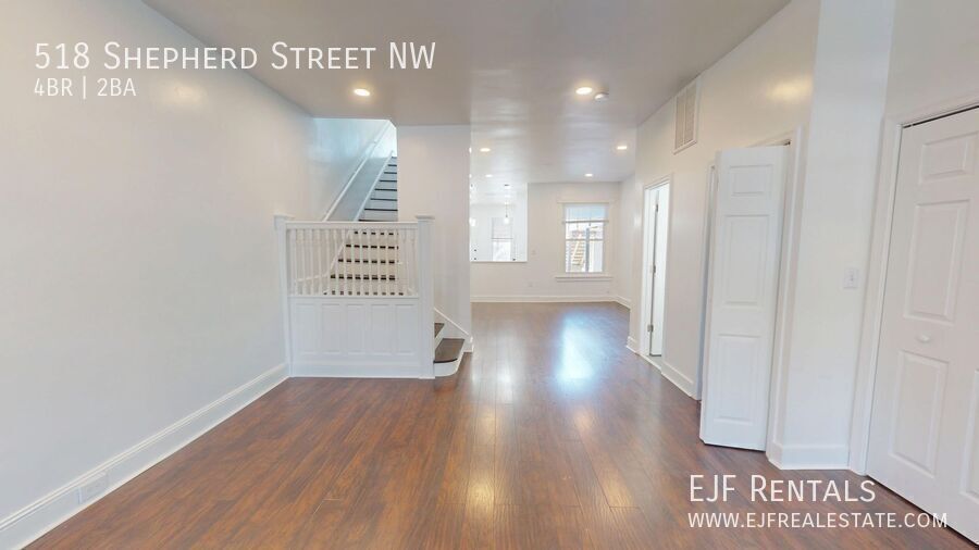 Four Bedroom 2,500 Square Foot House W/Back Patio, Multiple Kitchens/Laundry Facilities property image