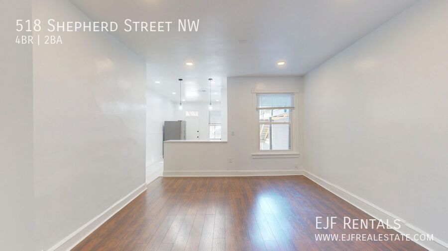 Four Bedroom 2,500 Square Foot House W/Back Patio, Multiple Kitchens/Laundry Facilities property image