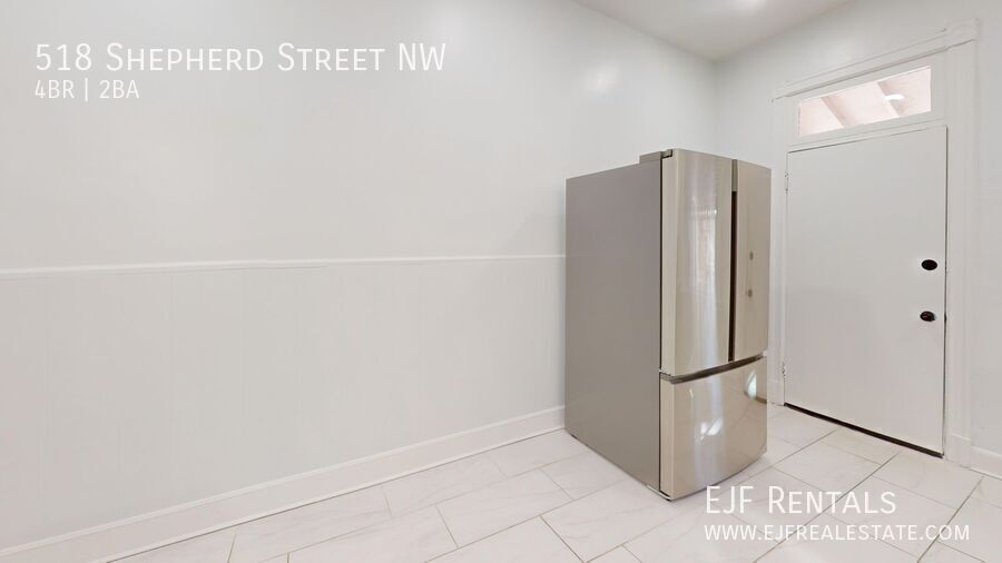 Four Bedroom 2,500 Square Foot House W/Back Patio, Multiple Kitchens/Laundry Facilities property image