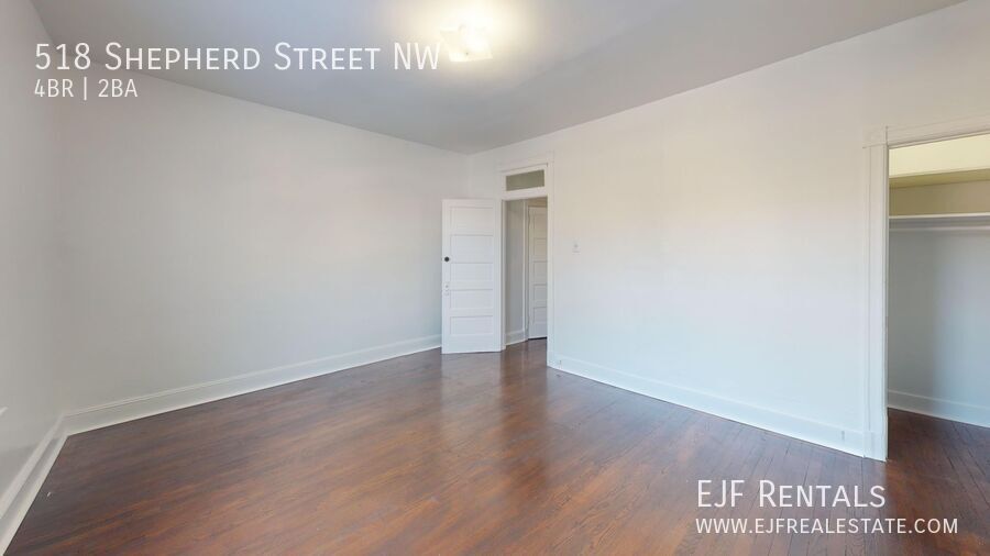 Four Bedroom 2,500 Square Foot House W/Back Patio, Multiple Kitchens/Laundry Facilities property image