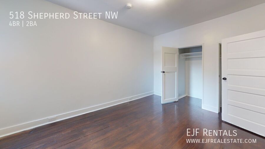 Four Bedroom 2,500 Square Foot House W/Back Patio, Multiple Kitchens/Laundry Facilities property image