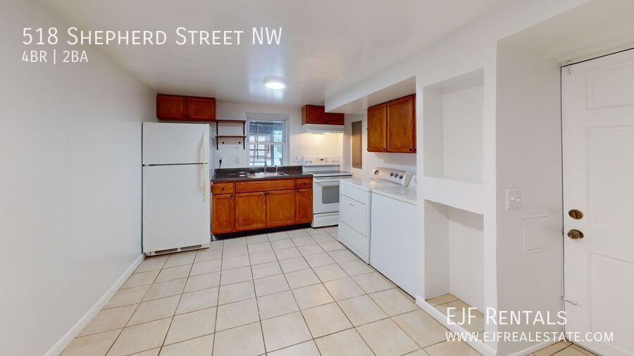 Four Bedroom 2,500 Square Foot House W/Back Patio, Multiple Kitchens/Laundry Facilities property image