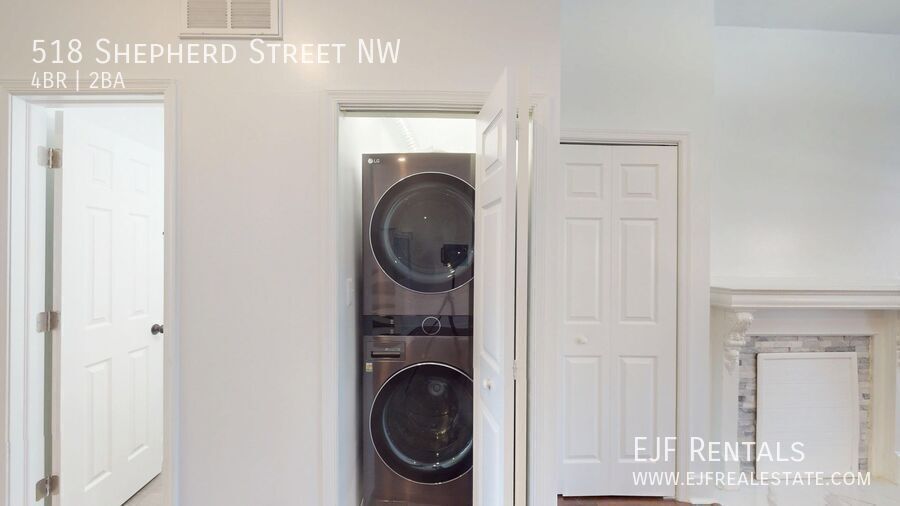 Four Bedroom 2,500 Square Foot House W/Back Patio, Multiple Kitchens/Laundry Facilities property image