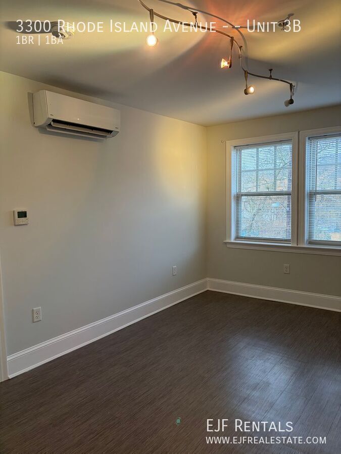 Historic Mount Rainier-Singer Flats Top Floor One Bedroom- Move In Ready! property image