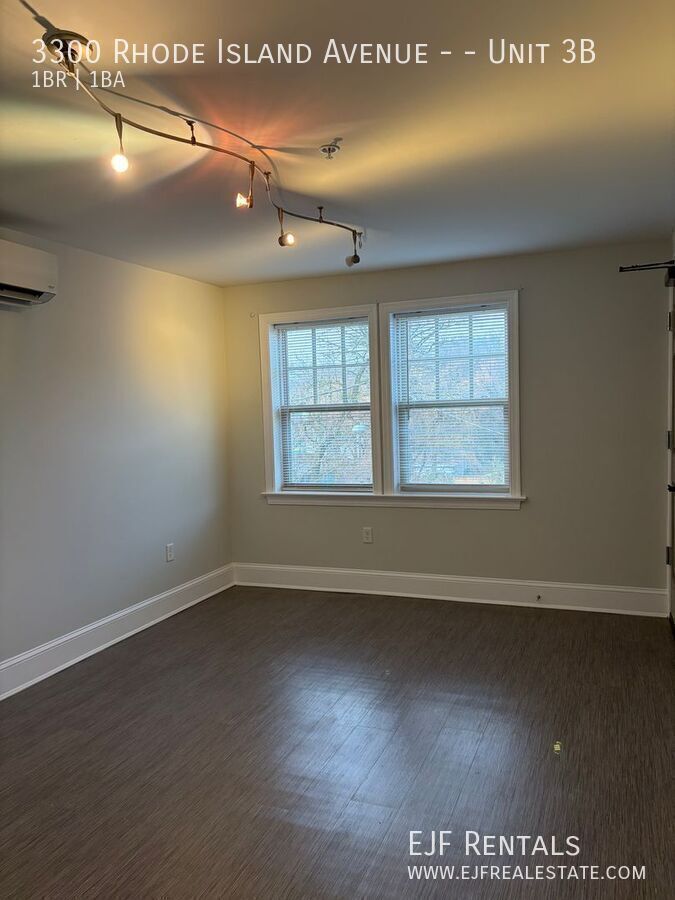 Historic Mount Rainier-Singer Flats Top Floor One Bedroom- Move In Ready! property image