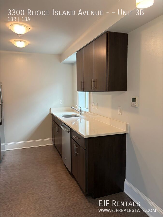 Historic Mount Rainier-Singer Flats Top Floor One Bedroom- Move In Ready! property image