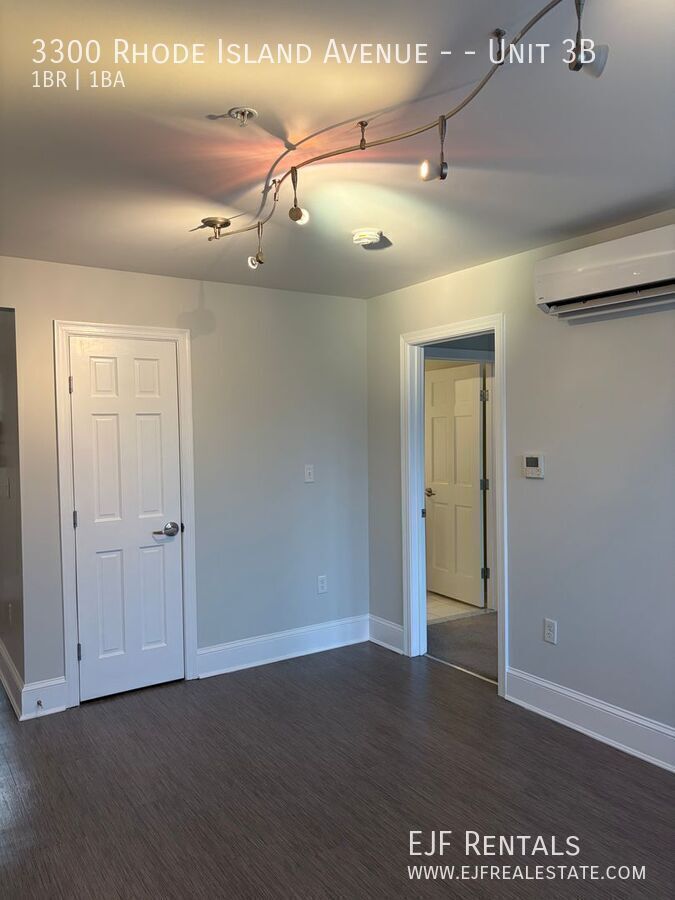 Historic Mount Rainier-Singer Flats Top Floor One Bedroom- Move In Ready! property image