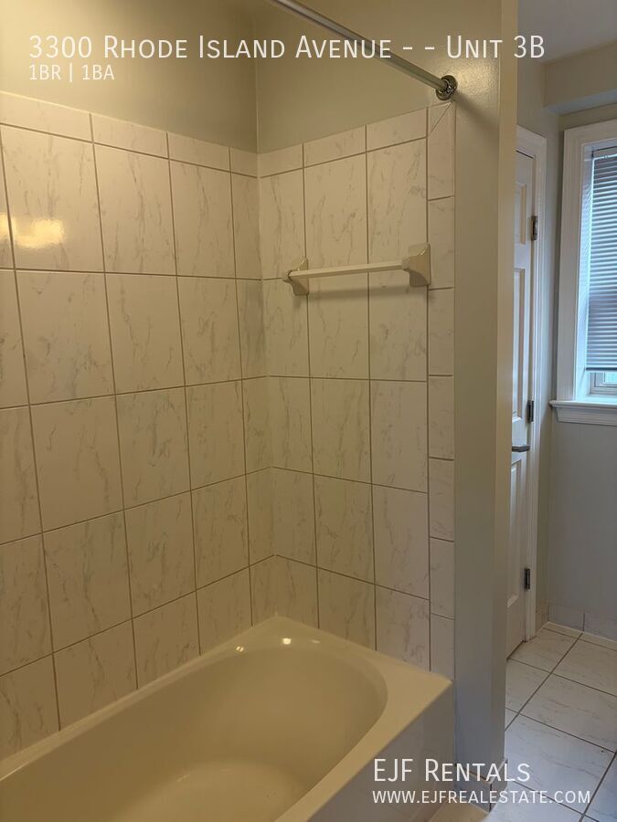 Historic Mount Rainier-Singer Flats Top Floor One Bedroom- Move In Ready! property image