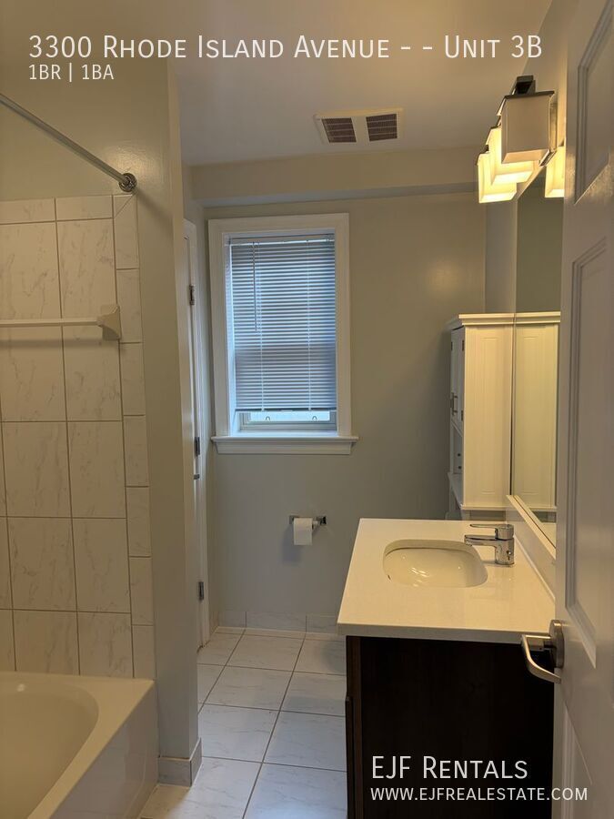 Historic Mount Rainier-Singer Flats Top Floor One Bedroom- Move In Ready! property image