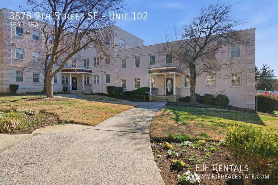 Congress Heights Three Bedroom W/Washer & Dryer In Unit! property image