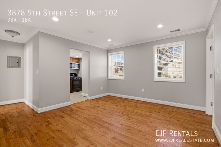 Congress Heights Three Bedroom W/Washer & Dryer In Unit! property image