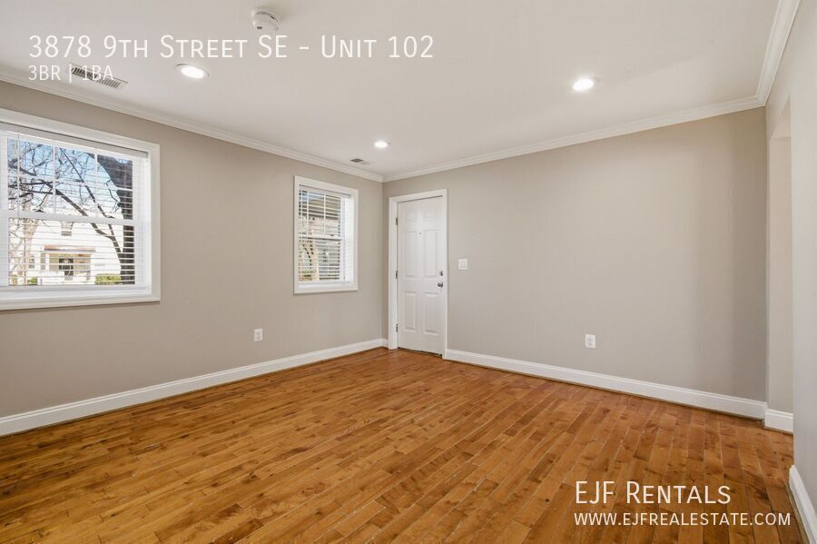 Congress Heights Three Bedroom W/Washer & Dryer In Unit! property image