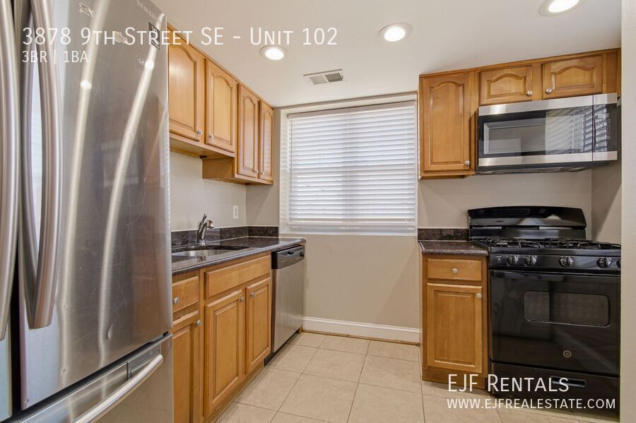 Congress Heights Three Bedroom W/Washer & Dryer In Unit! property image