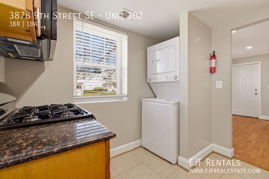 Congress Heights Three Bedroom W/Washer & Dryer In Unit! property image