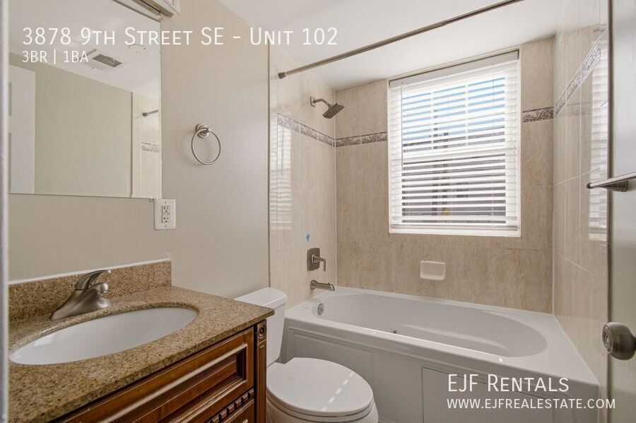 Congress Heights Three Bedroom W/Washer & Dryer In Unit! property image