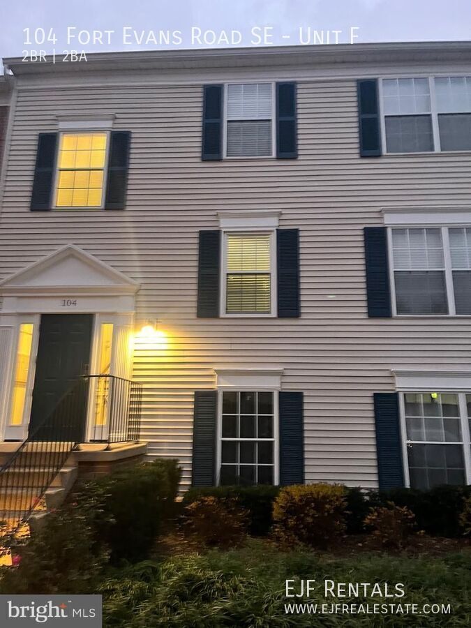 Top Floor, 2 BR Condo at Fox Chapel property image