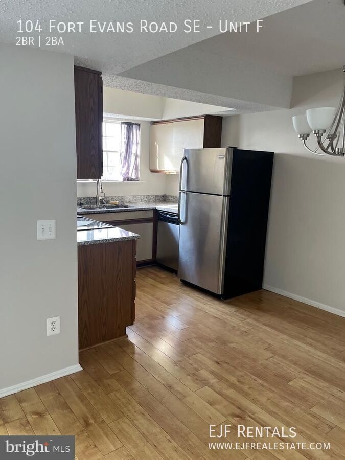 Top Floor, 2 BR Condo at Fox Chapel property image