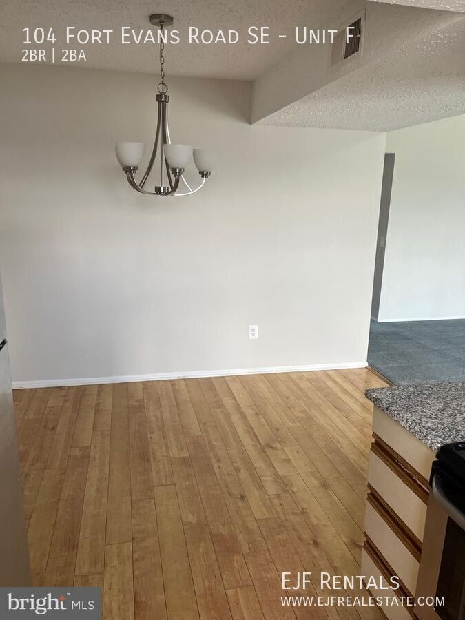 Top Floor, 2 BR Condo at Fox Chapel property image