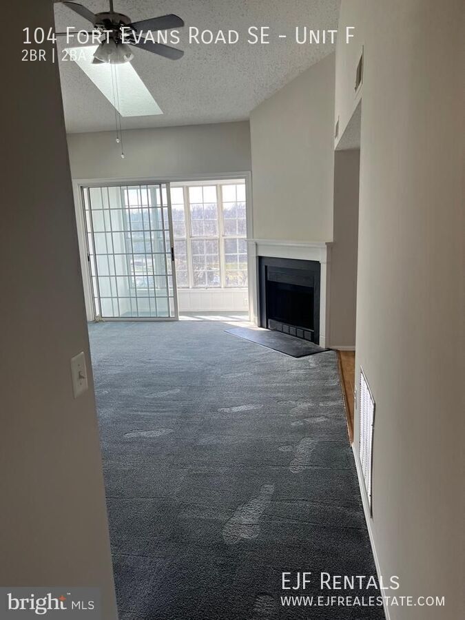 Top Floor, 2 BR Condo at Fox Chapel property image