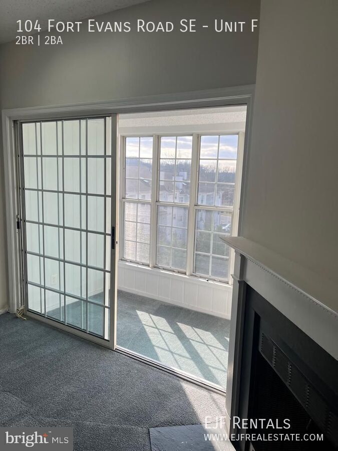 Top Floor, 2 BR Condo at Fox Chapel property image