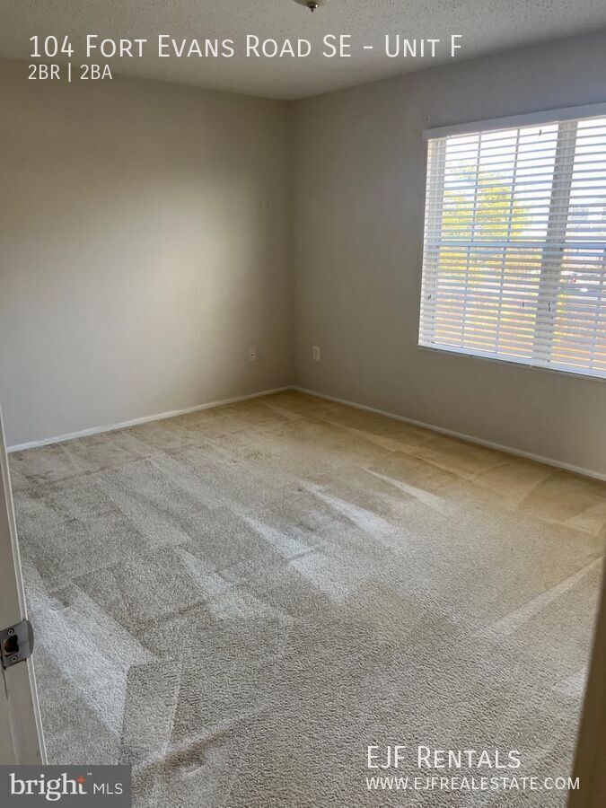 Top Floor, 2 BR Condo at Fox Chapel property image