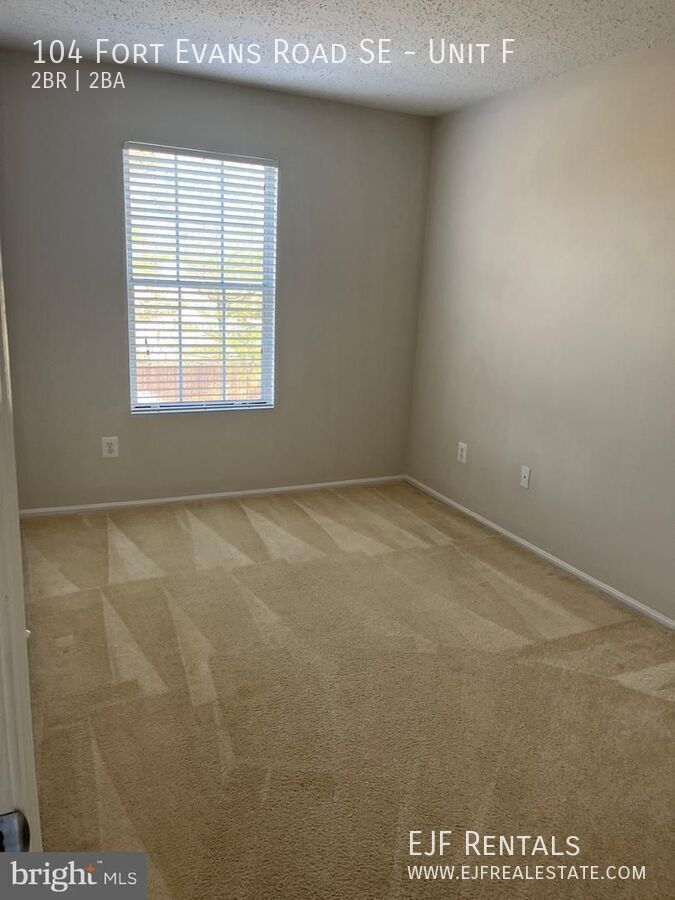 Top Floor, 2 BR Condo at Fox Chapel property image