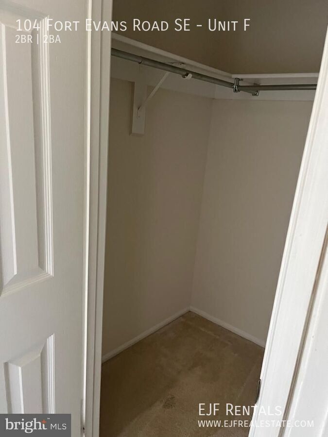 Top Floor, 2 BR Condo at Fox Chapel property image