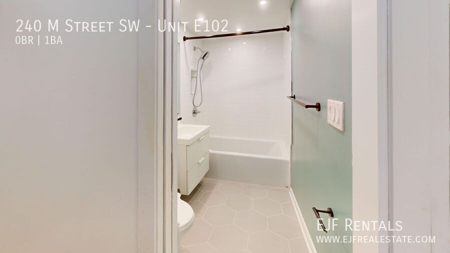 Updated Studio Apartment in Southwest W/Garage Parking & Pets Welcomed property image