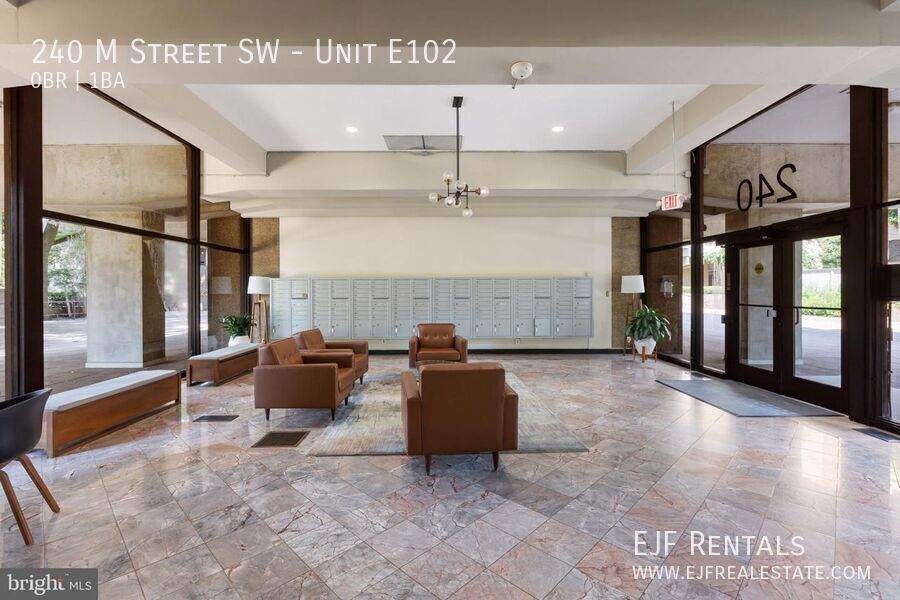 Updated Studio Apartment in Southwest W/Garage Parking & Pets Welcomed property image