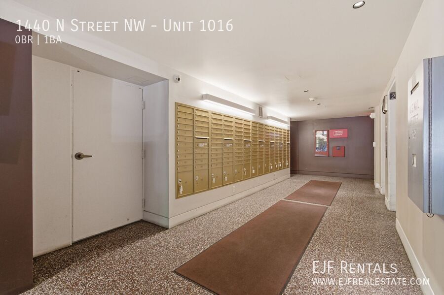 Logan Circle Top Floor Studio Apartment W/Roof Top & Pool! property image