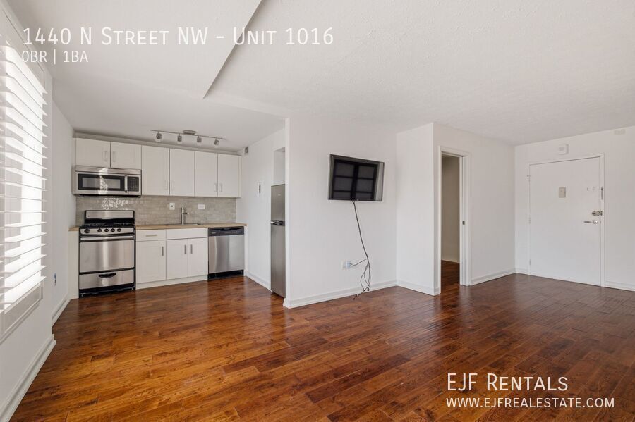 Logan Circle Top Floor Studio Apartment W/Roof Top & Pool! property image