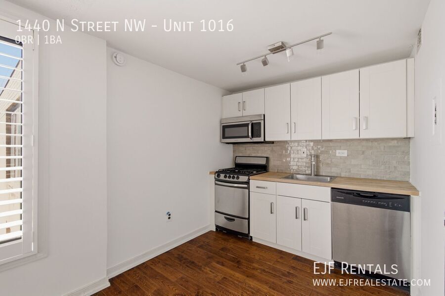 Logan Circle Top Floor Studio Apartment W/Roof Top & Pool! property image