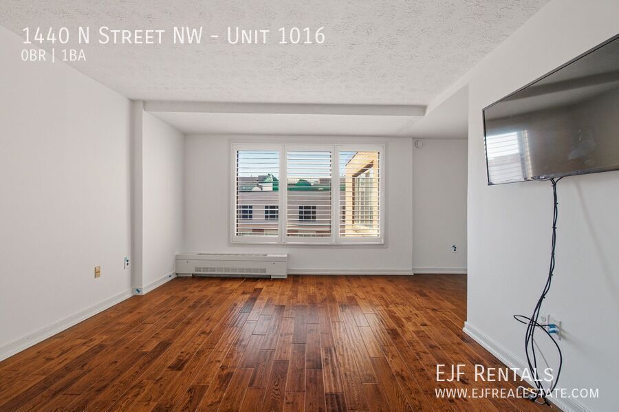 Logan Circle Top Floor Studio Apartment W/Roof Top & Pool! property image