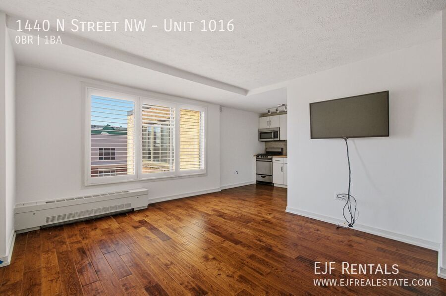 Logan Circle Top Floor Studio Apartment W/Roof Top & Pool! property image