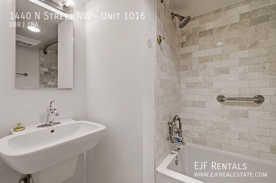Logan Circle Top Floor Studio Apartment W/Roof Top & Pool! property image