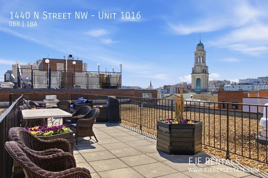 Logan Circle Top Floor Studio Apartment W/Roof Top & Pool! property image