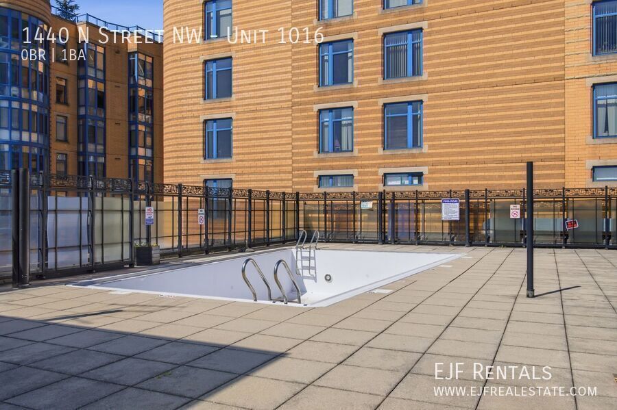 Logan Circle Top Floor Studio Apartment W/Roof Top & Pool! property image